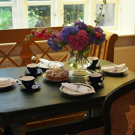 Ferien In Einem Historischen Mit Garten * Mohnsen