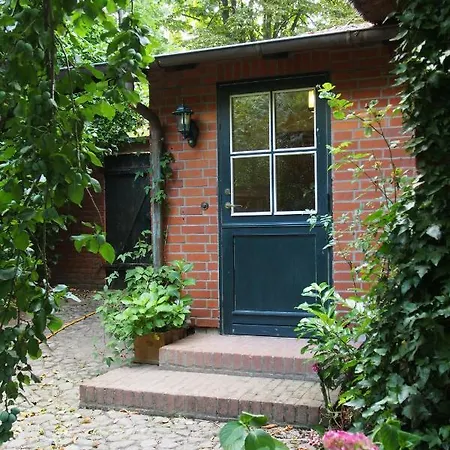Apartment Ferien In Einem Historischen Mit Garten Mohnsen