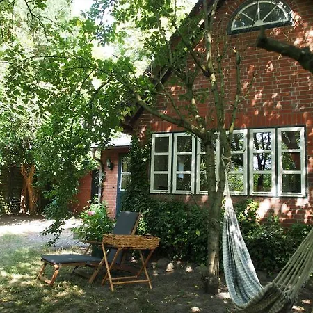 Ferien In Einem Historischen Mit Garten Apartment Mohnsen