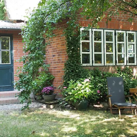 Ferien In Einem Historischen Mit Garten Apartment Mohnsen