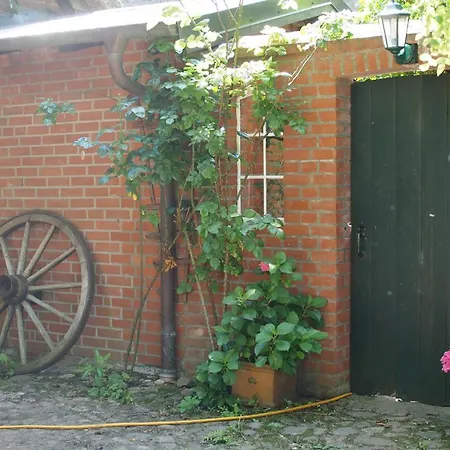 Ferien In Einem Historischen Mit Garten Appartement Mohnsen